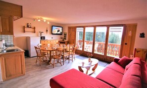 Living area - Apartment in Les Saisies With Mountain Views (Hauteluce)