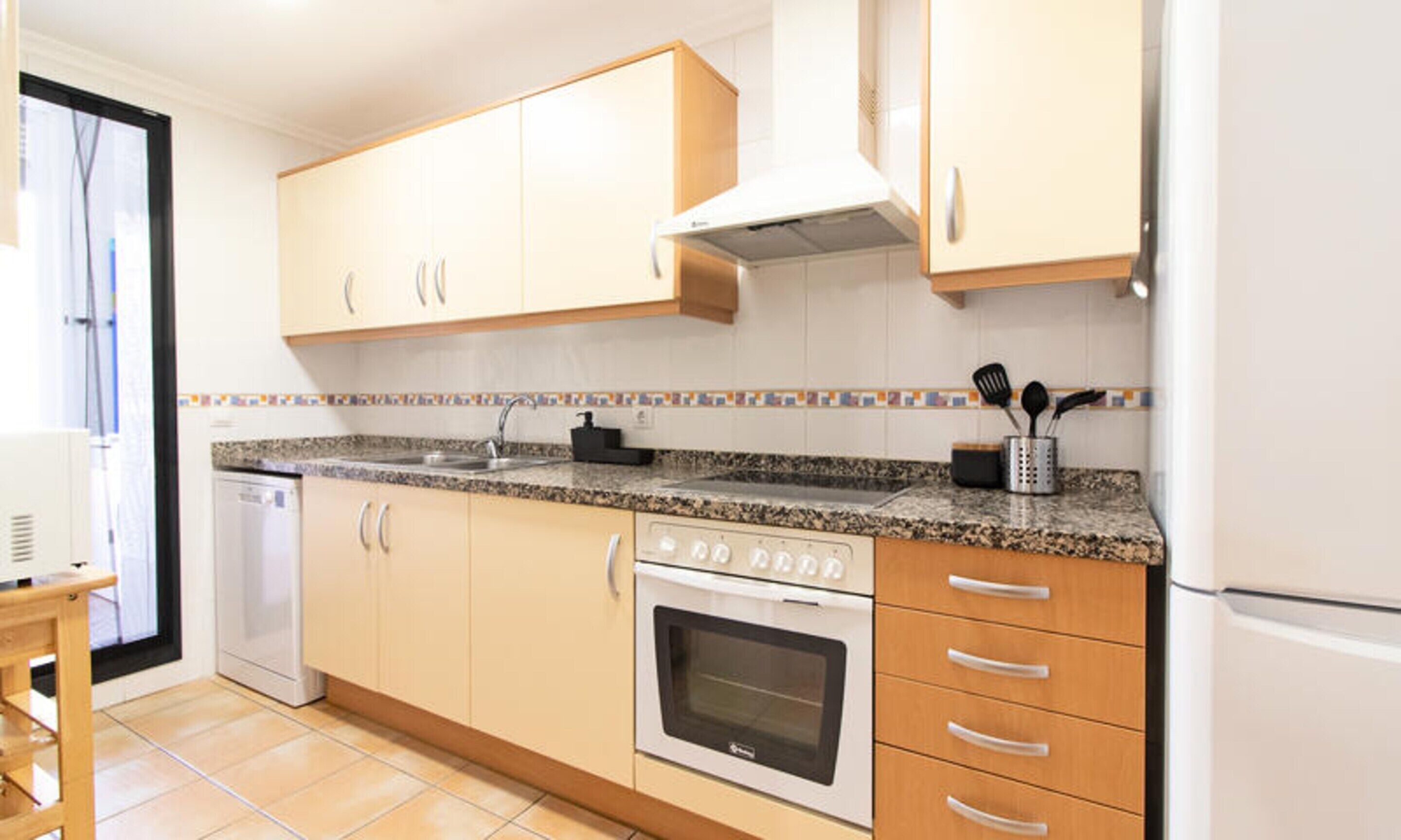 Fridge, microwave, oven, coffee/tea maker