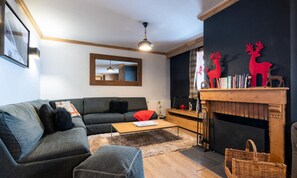 Fireplace - 5 Rooms for 8 People (Les Belleville)