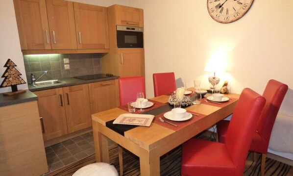 Dining - Apartment in Les Saisies With Pool & Spa (Hauteluce)