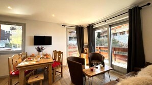 Dining - Alpinea C2 (Les Allues)