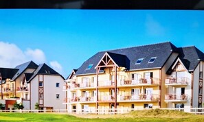 Exterior - Apartment in Sables-d'or Near Golf Course (Frehel)