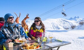 Outdoor dining - Studio Cabin for 2/4 People (Saint-Sorlin-d'Arves)