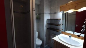 Bathroom - Studio for 4 People (Modane)