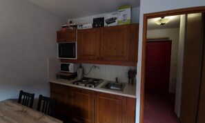 Fridge, microwave, oven, dishwasher - Studio for 4 People (Modane)