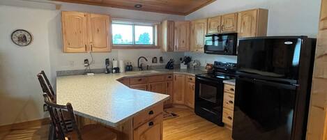 Refrigerador, microondas, horno, placa de cocina