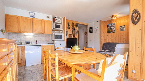 Dining - Spacious Apartment Close to the Leisure Center With an Unobstructed View (Aussois)
