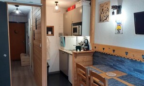 Fridge, microwave, dishwasher, coffee/tea maker - Studio for 3 People (Modane)