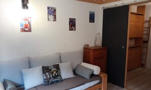 Interior - Studio for 3 People (Modane)