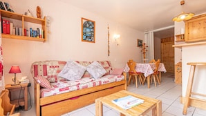 Living area - Beautiful, Quiet Apartment (Aussois)
