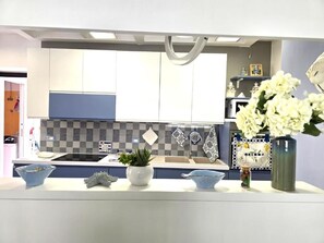 City Duplex, Partial Sea View | Private kitchen | Fridge, microwave, oven, stovetop - Starview (Vico Equense)