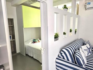 City Duplex, Partial Sea View | Down duvets, blackout curtains, iron/ironing board, travel cot - Starview (Vico Equense)
