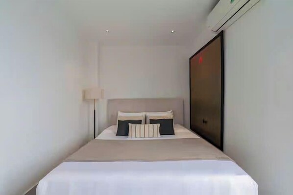 ملاءات من القطن المصري وأغطية فراش متميزة وألحفة محشوة بالريش