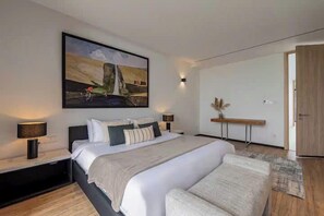 그랜드 스위트, 침실 1개, 클럽 라운지 이용, 시내 전망 | 이집트산 면 시트, 고급 침구, 오리/거위털 이불, 셀렉트 컴포트 침대