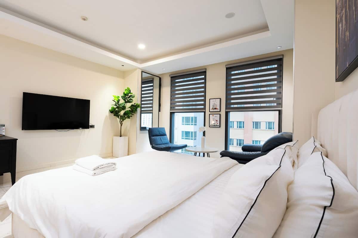 Grand Suite, 1 Bedroom, Club Lounge Access, City View | Egyptian cotton sheets, premium bedding, down comforters