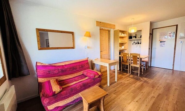 Living area - 2-room Apartment for 6 People, 47m2 (La Plagne-Tarentaise)