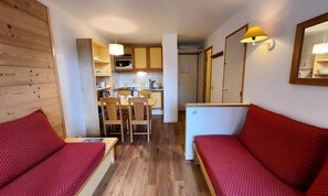 Living area - 2-room Apartment for 6 People, 47m2 (La Plagne-Tarentaise)