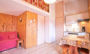 Living area - Nice Studio With Mountain View (Aussois)