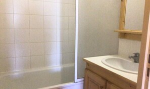 Bathroom - Apartment in Les Sybelles Near Ski Slopes (Saint-Sorlin-d'Arves)