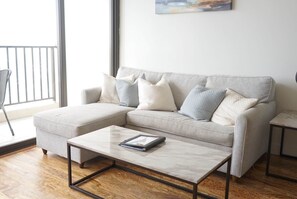 TV - 37FL-Upgrade 1BR-Ocean View Full Kitchen w/Parking (Honolulu)
