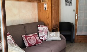 Living area - Studio Cabin for 4 People, 3, South-east Facing (Valloire)
