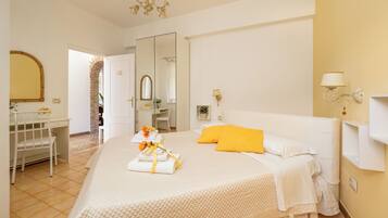 Vila Romantis, pemandangan gunung | Selimut bulu angsa, meja kerja, dan ruang kerja ramah laptop