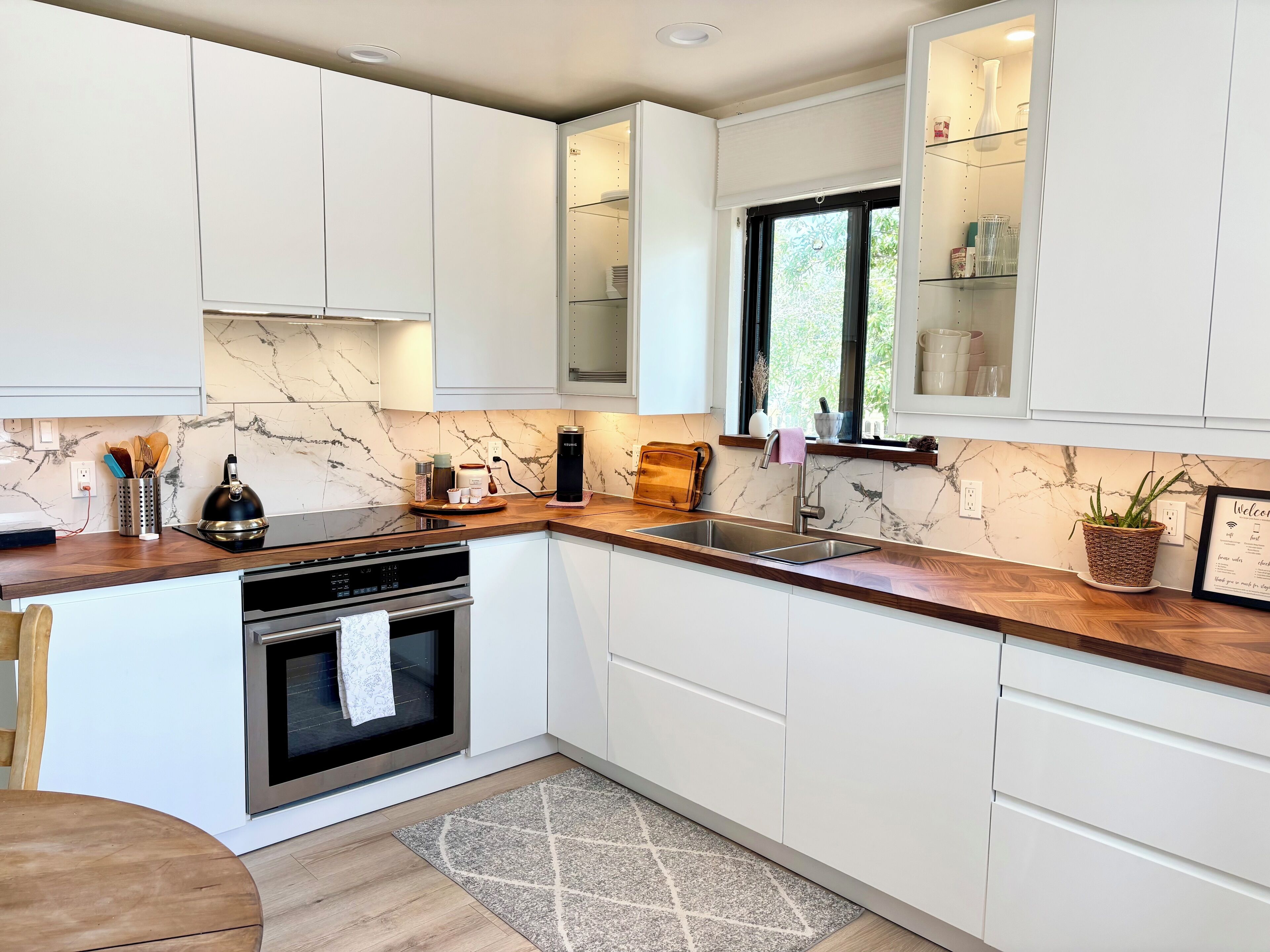 Frigorifero, forno, piano cottura, lavastoviglie