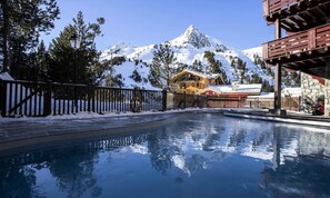 Outdoor pool, a heated pool - Apartment in Arc 1950 With Ski Access (Bourg-Saint-Maurice)