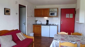 Interior - 2 Rooms for 4 People (Modane)
