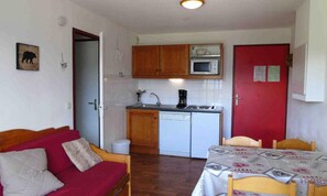 Interior - 2 Rooms for 4 People (Modane)