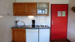 Coffee/tea maker, fridge, microwave, dishwasher - 2 Rooms for 4 People (Modane)