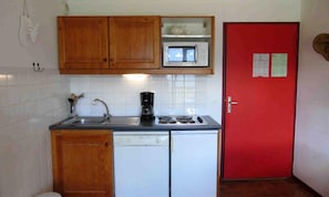 Fridge, microwave, dishwasher, coffee/tea maker - 2 Rooms for 4 People (Modane)