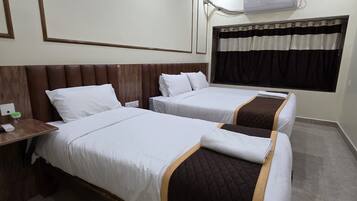 Escritorio y espacio para trabajar con laptop