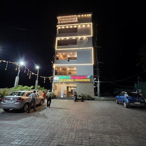 المنشأة من الخارج