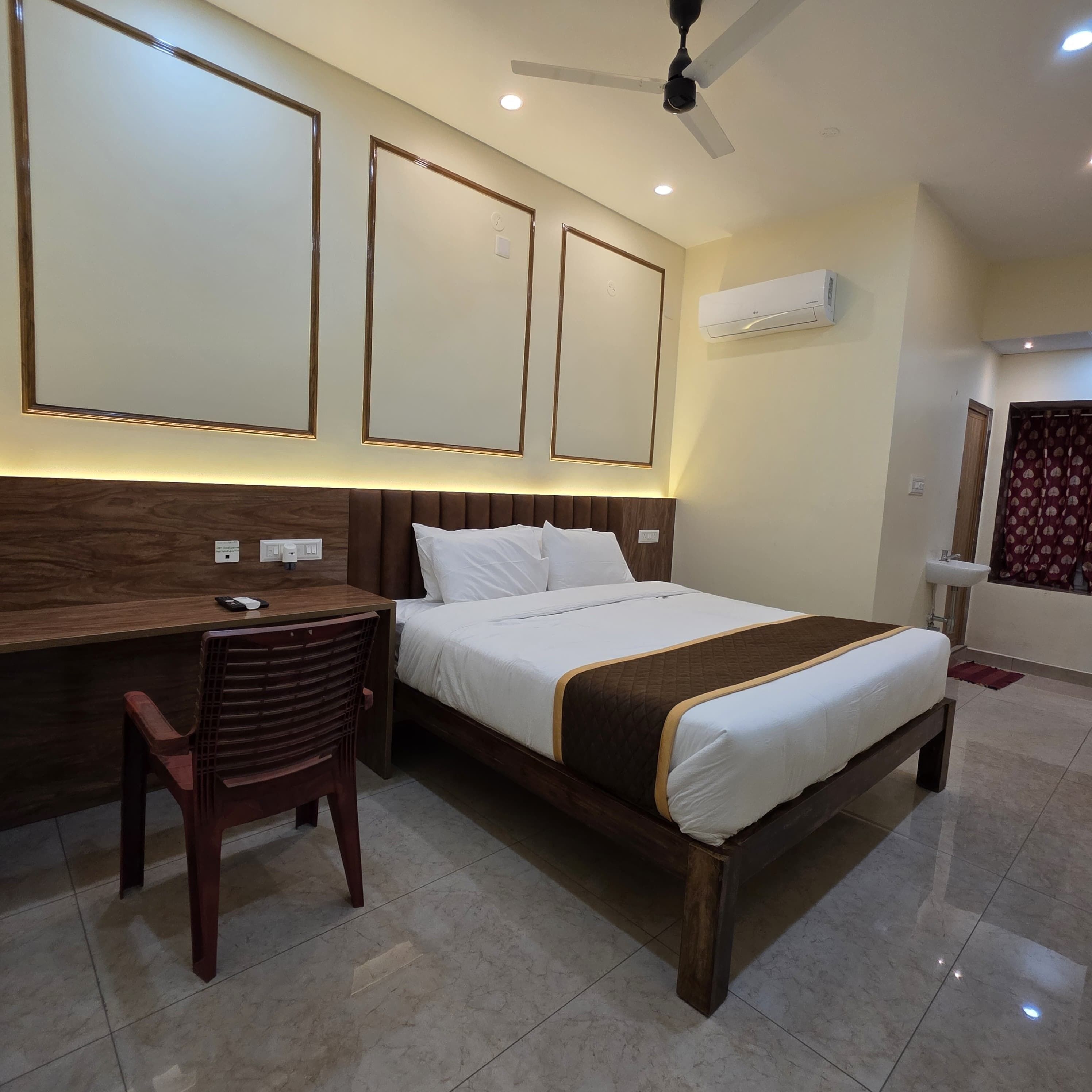 Deluxe-værelse med dobbeltseng eller 2 enkeltsenge - 1 kingsize-seng | Skrivebord, arbejdsområde til bærbare computere