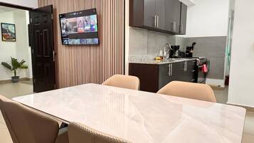 Apartment, 2 Bedrooms, Accessible | Private kitchen