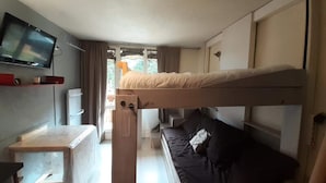 Room - Apartment in Valfrejus Near Ski Lift (Modane)