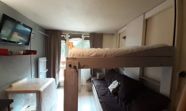Room - Apartment in Valfrejus Near Ski Lift (Modane)