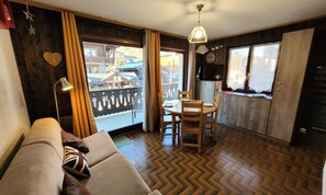 Living area - Bright and Well-appointed Apartment, Right in the Center (Les Gets)