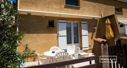 Houses & Villas for 6 People