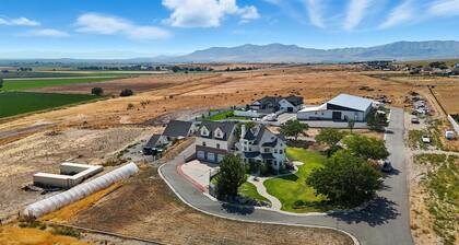 Charming 1-bedroom house in Tremonton. Minutes from Crystal Hot Springs.