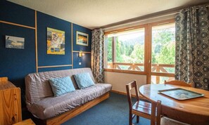 Living area - White Horse C63 (Les Avanchers-Valmorel)