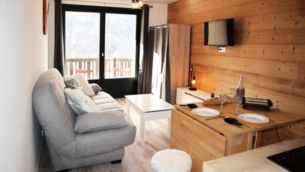 Living area - Apartment in Alps With Slope Access (Les Orres)