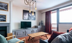 Fireplace - Under Complete Renovation (Les Belleville)