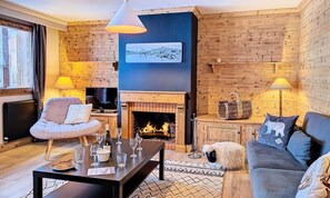 Living area - Spacious Apartment Ski-in/ski-out Access Balcony (Les Belleville)