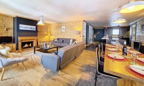 Living area - Spacious Apartment Ski-in/ski-out Access Balcony (Les Belleville)
