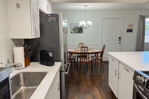 Fridge, microwave, oven, stovetop - Desert Hideaway near Papago Mountains & Tempe Golf Trails (Phoenix)