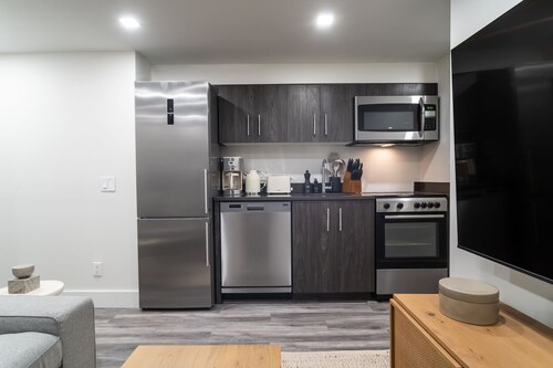 Tranquil 3-bedroom apartment with AC in vibrant New York City