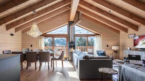 Unclassified image, 2 of 3, button - Nutcracker Chalet (Les Allues)