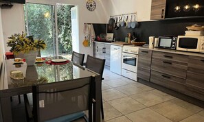 Fridge, dishwasher, cookware/dishes/utensils